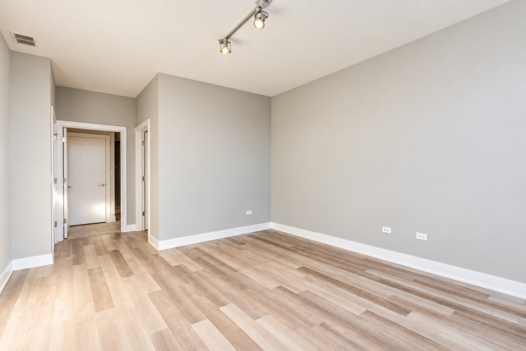 1554 N Talman Avenue - Photo 8