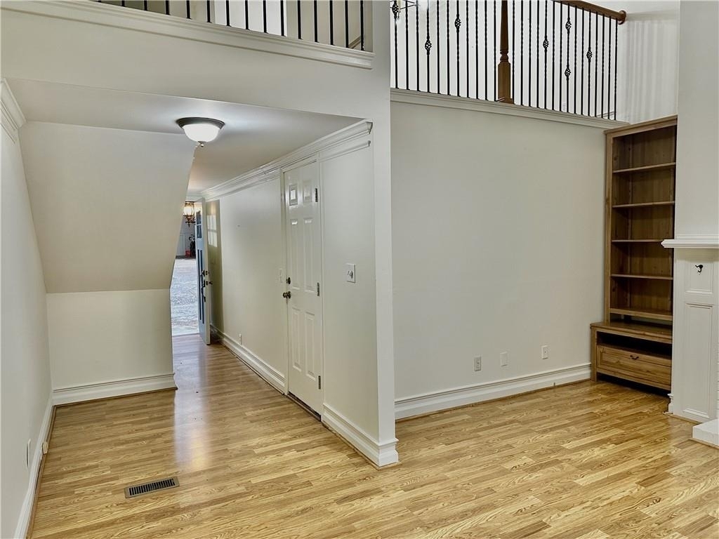 835 Glendale Terrace Ne - Photo 2