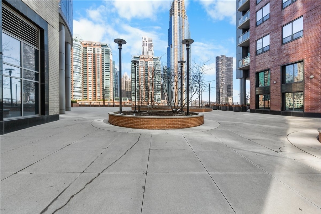 420 E Waterside Drive - Photo 31