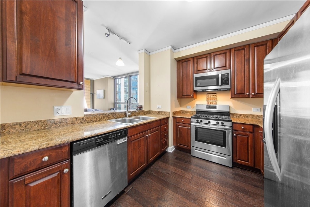 420 E Waterside Drive - Photo 7