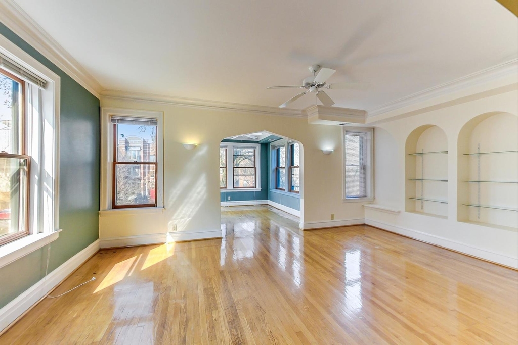 4229 N Ashland Avenue - Photo 1