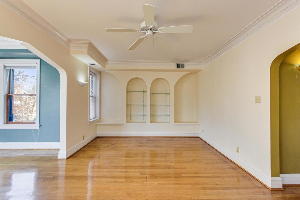 4229 N Ashland Avenue - Photo 2