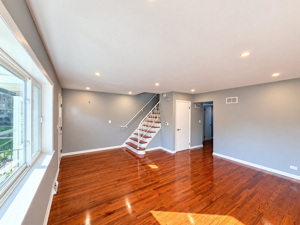 529 E Lincoln Street - Photo 2