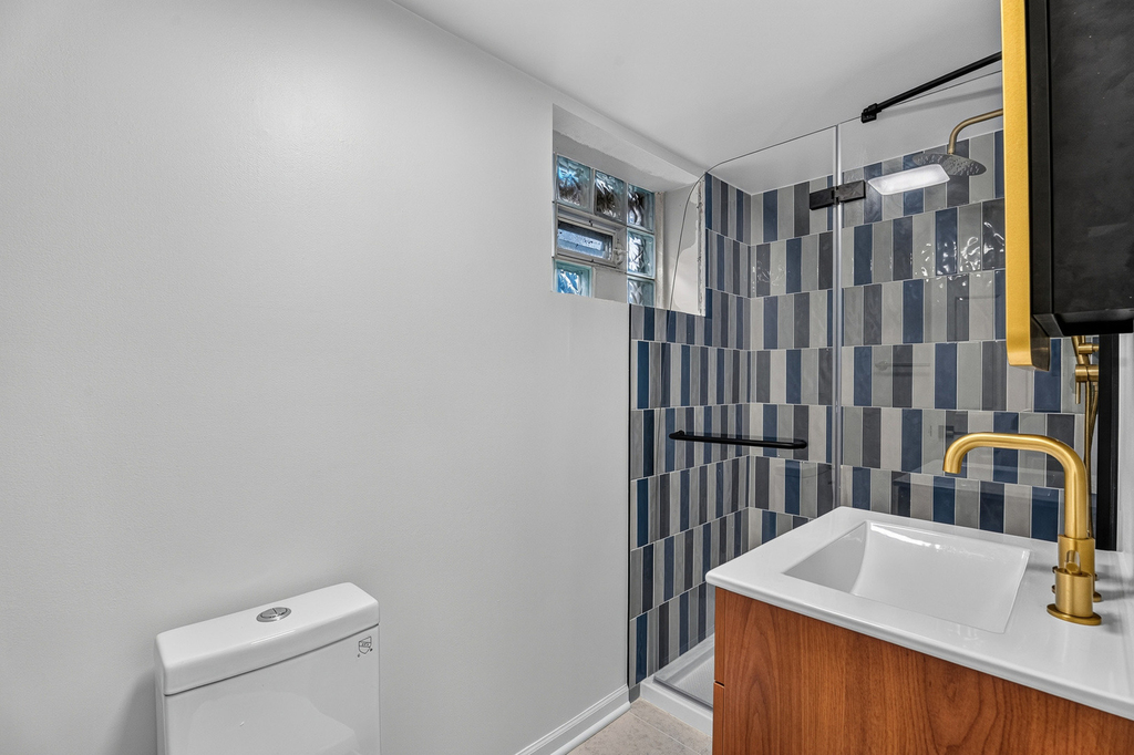 1622 Dempster Street - Photo 25