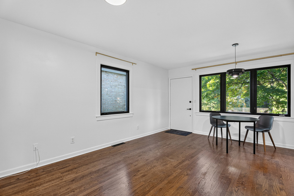 1622 Dempster Street - Photo 10