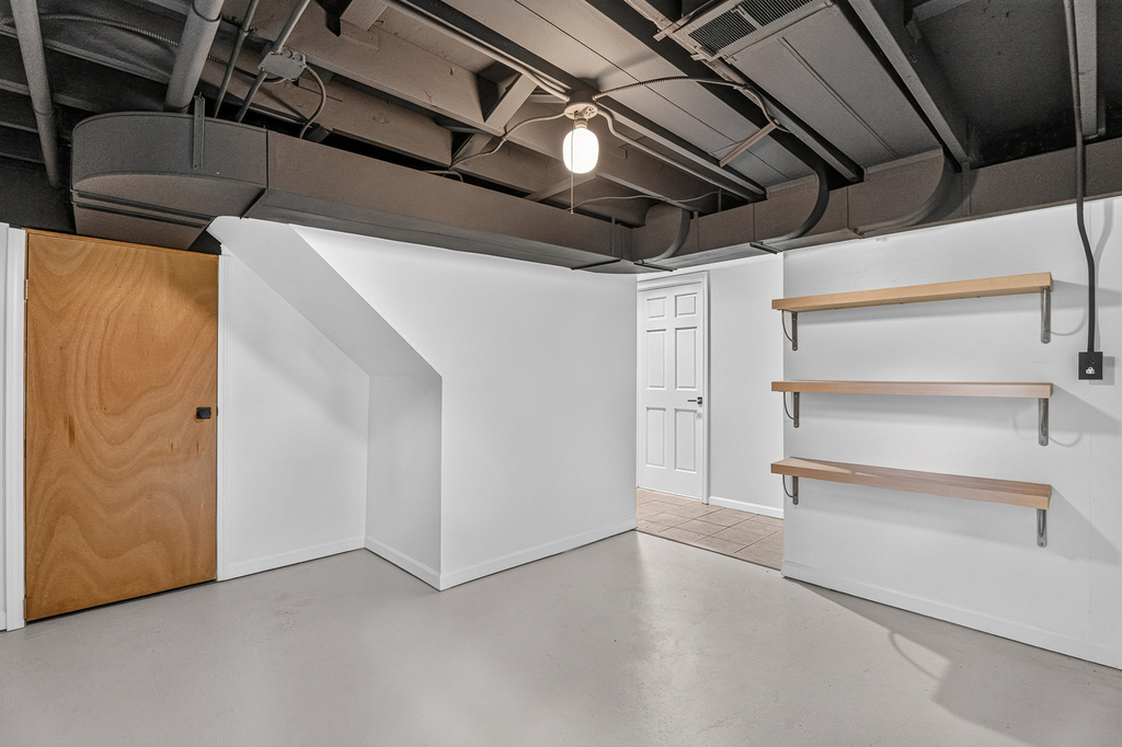 1622 Dempster Street - Photo 22
