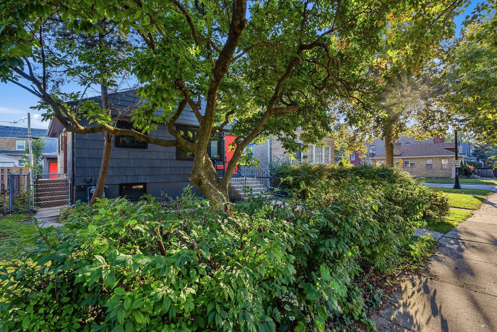1622 Dempster Street - Photo 43