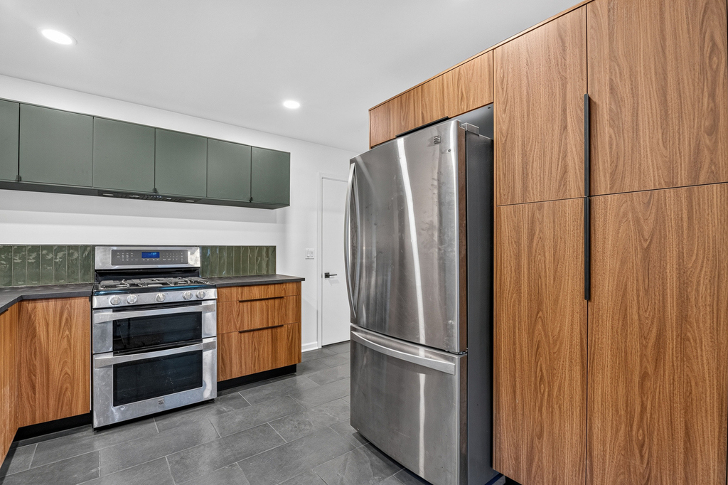 1622 Dempster Street - Photo 5