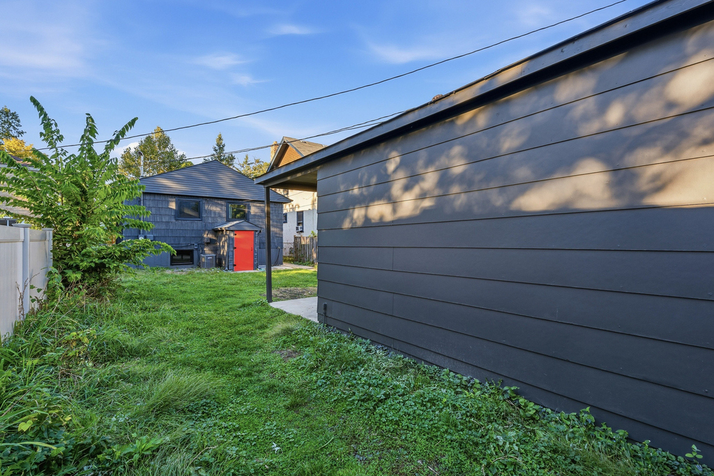 1622 Dempster Street - Photo 30