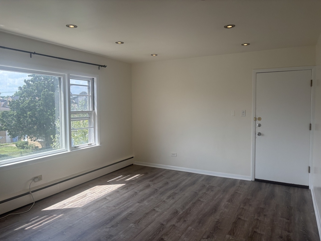 7074 W Diversey Avenue - Photo 4