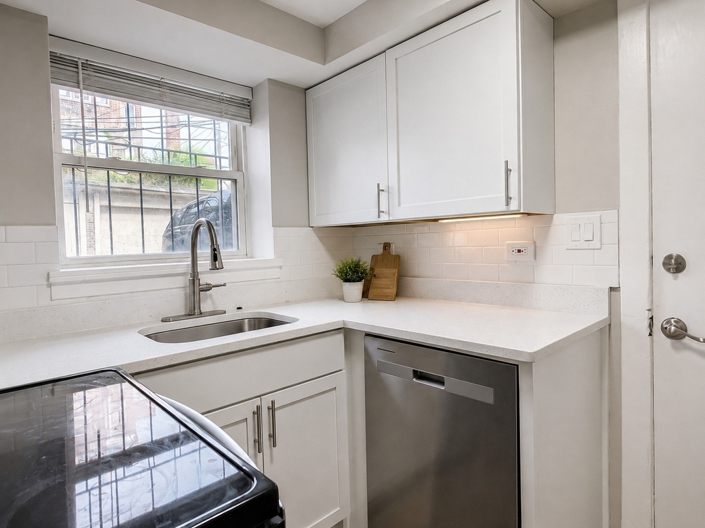 6019 N Fairfield Avenue - Photo 3