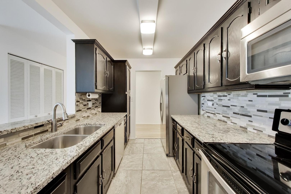 907 Curtiss Street - Photo 3