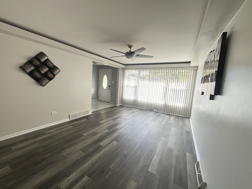 7934 S Komensky Avenue - Photo 2