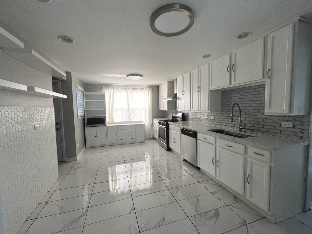 7934 S Komensky Avenue - Photo 12