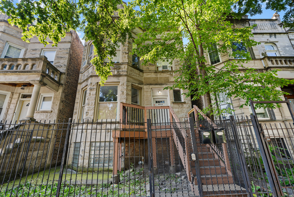 4319 W Jackson Boulevard - Photo 1