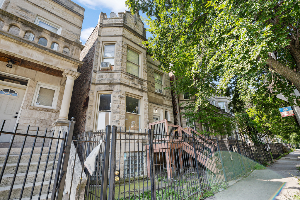 4319 W Jackson Boulevard - Photo 0