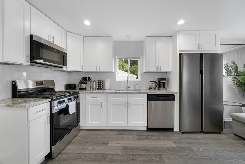 1846 Wesley Avenue - Photo 3