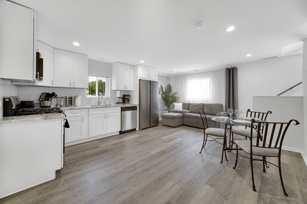 1846 Wesley Avenue - Photo 2