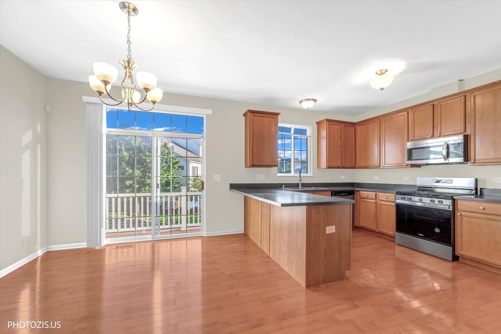 1717 Maple Avenue - Photo 5