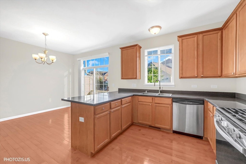 1717 Maple Avenue - Photo 4