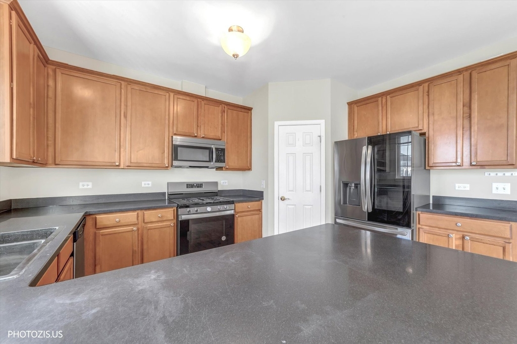 1717 Maple Avenue - Photo 2