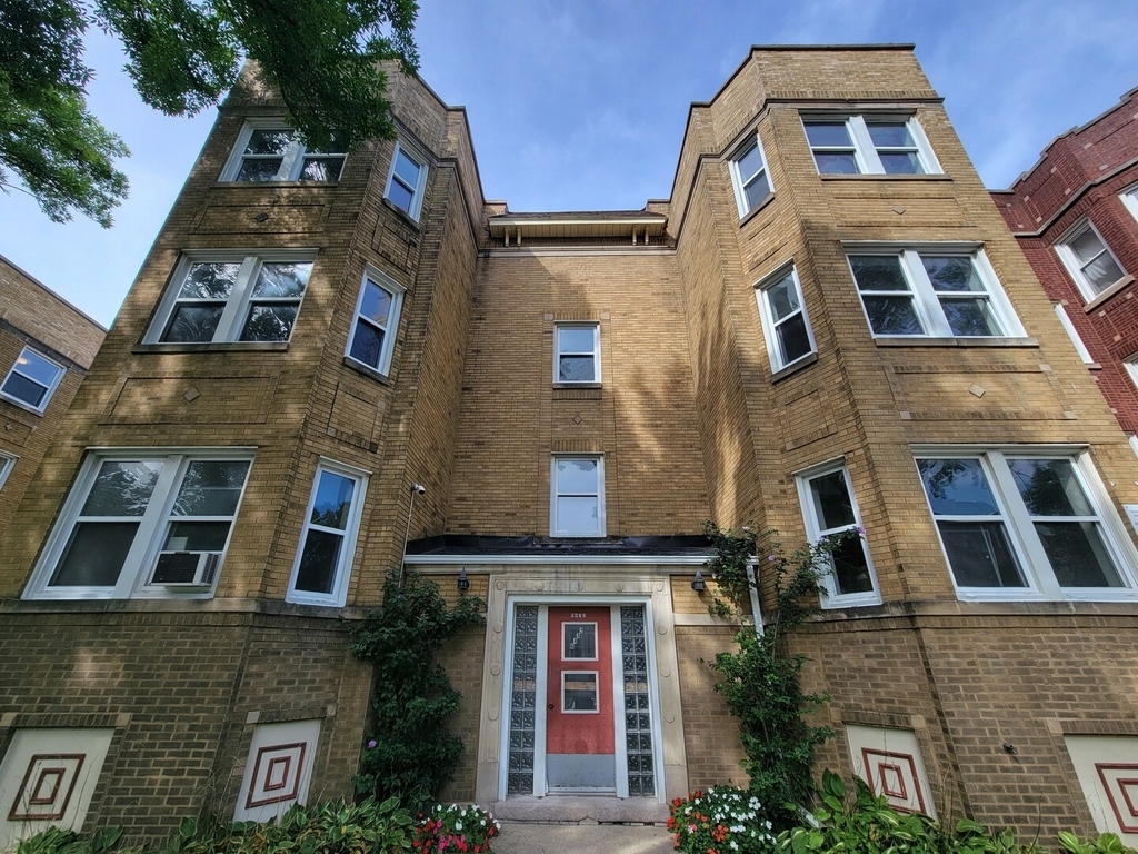 6432 N Richmond Street - Photo 0