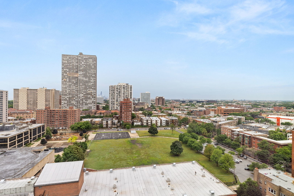 720 W Gordon Terrace - Photo 2