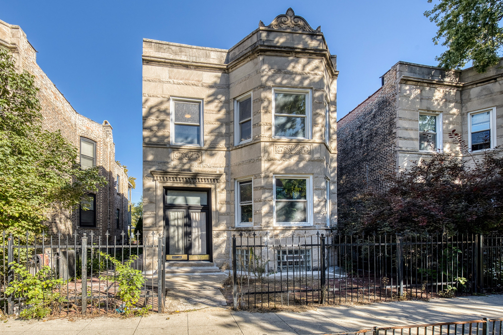 3122 W Fullerton Street - Photo 0