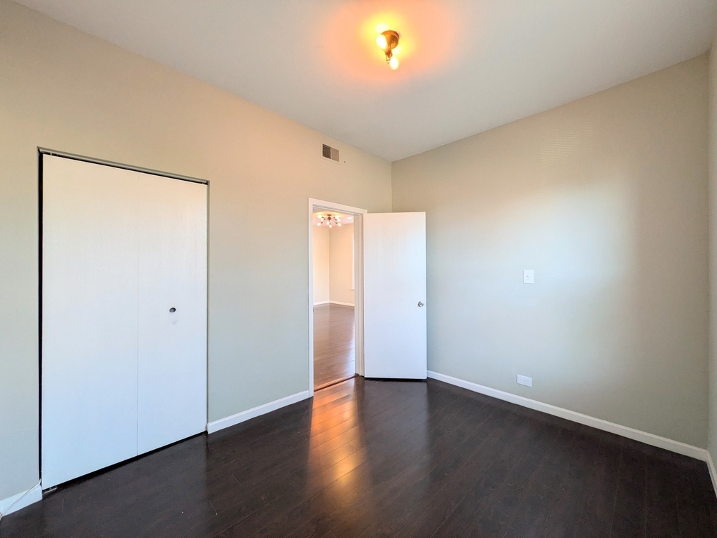1067 W Argyle Street - Photo 6