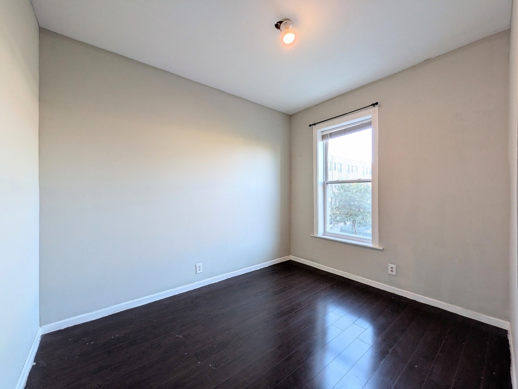 1067 W Argyle Street - Photo 10