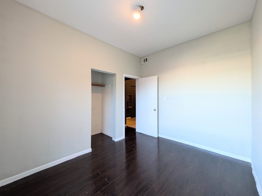 1067 W Argyle Street - Photo 11