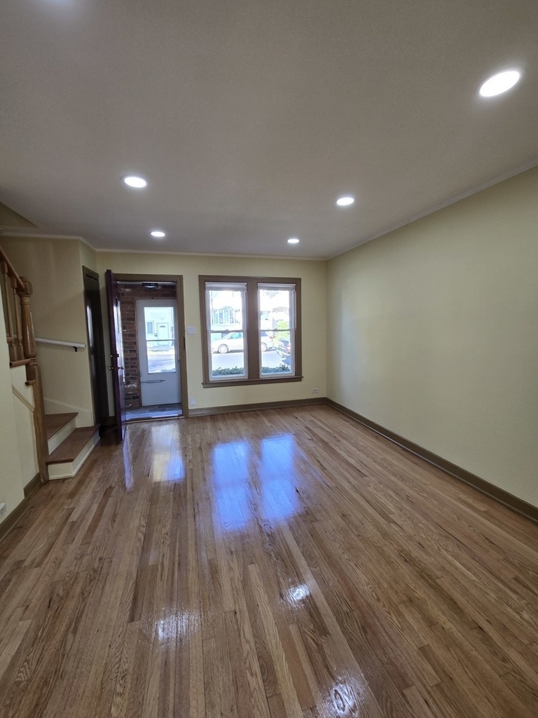 5157 W Ainslie Street - Photo 3