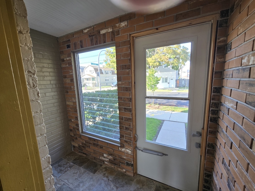 5157 W Ainslie Street - Photo 8