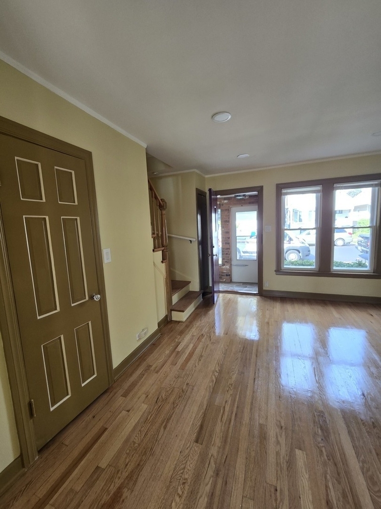 5157 W Ainslie Street - Photo 2