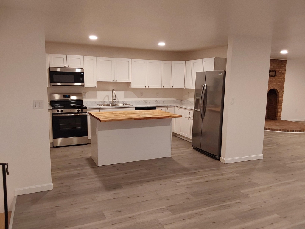 1578 Dover - Photo 2