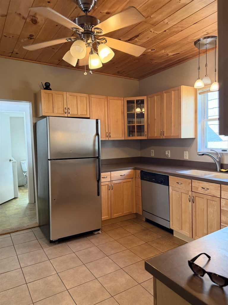 439 Laurel - Photo 2
