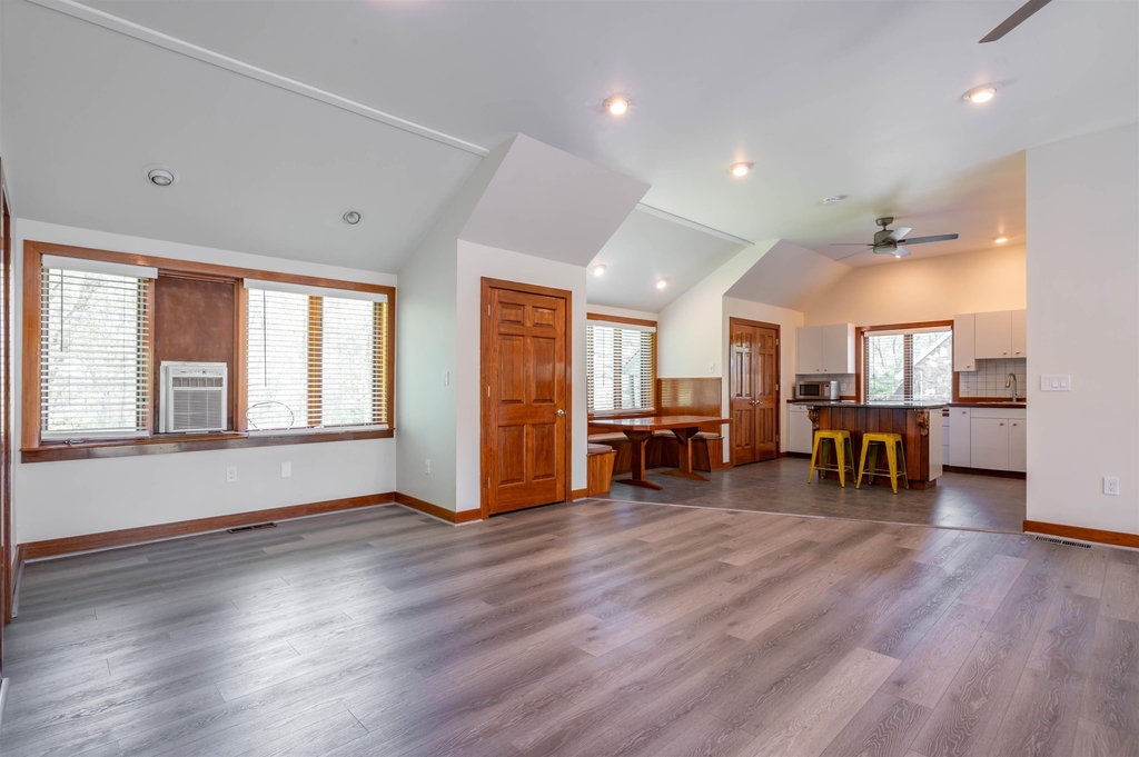 51 Depot - Photo 5