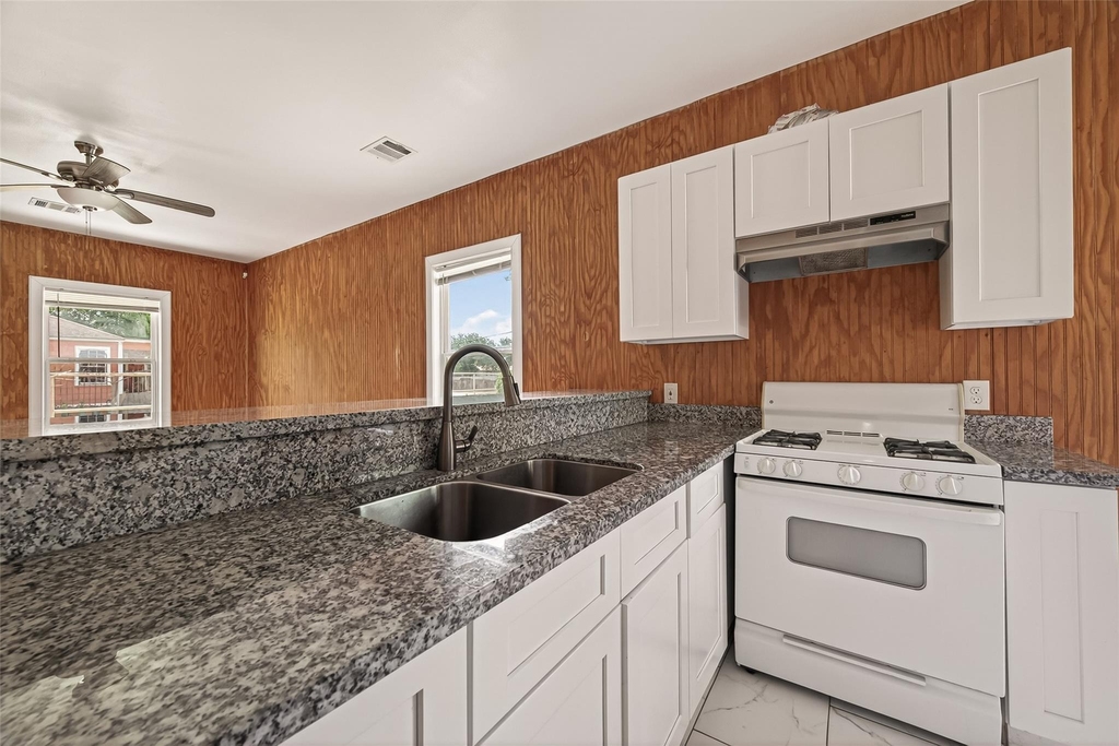 5220 Simsbrook Drive - Photo 10
