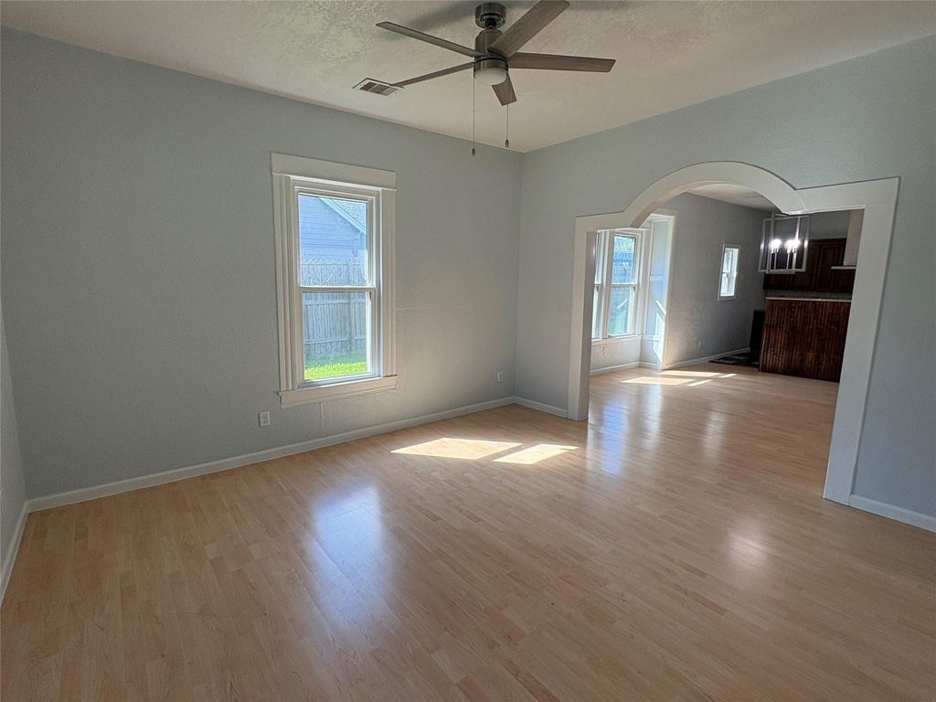 529 E Myrtle Street - Photo 6