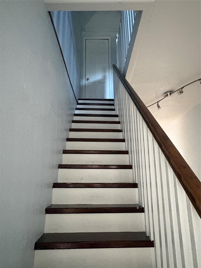 529 E Myrtle Street - Photo 12