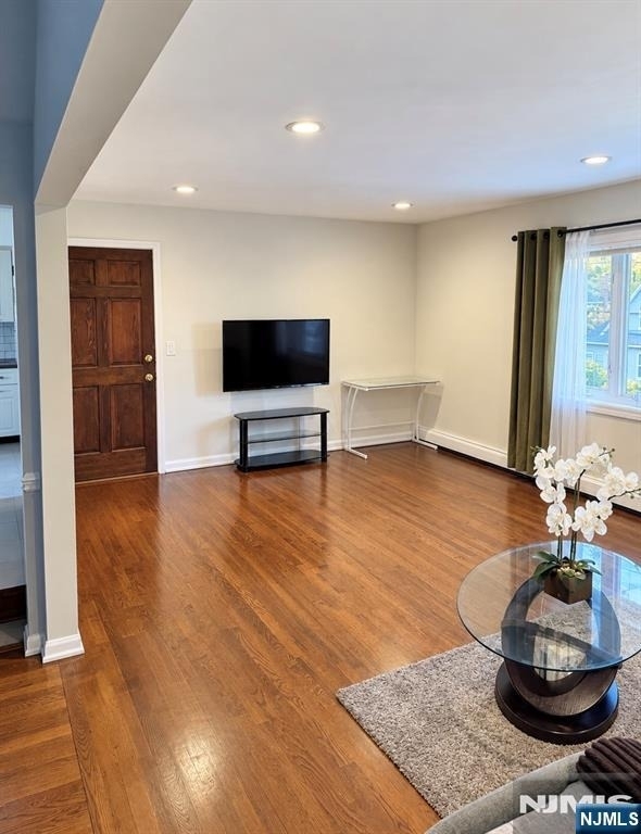 380 Garibaldi - Photo 3