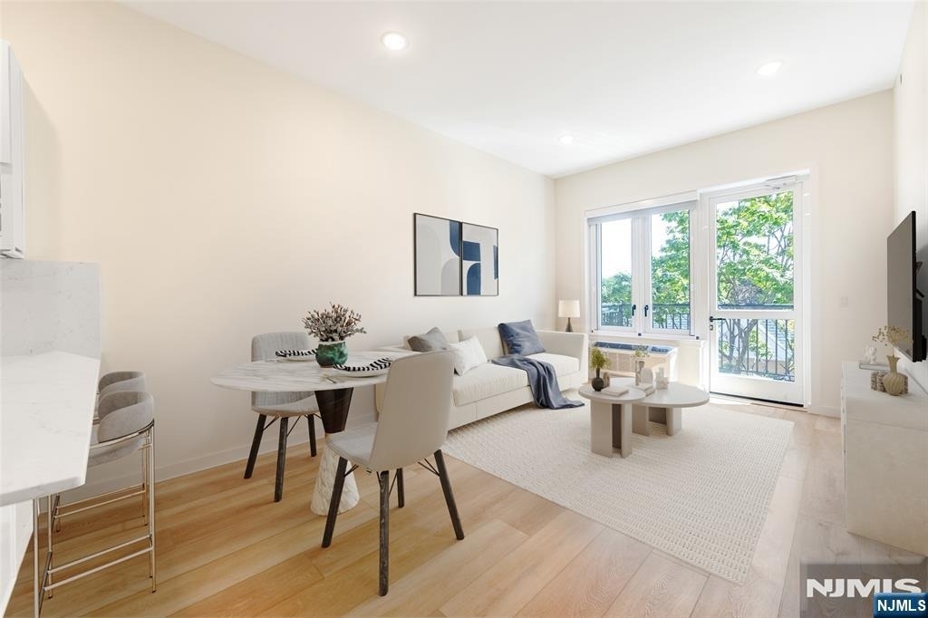 51 Queen Anne - Photo 3