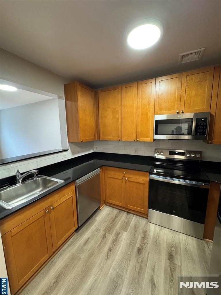 333 Willow - Photo 2
