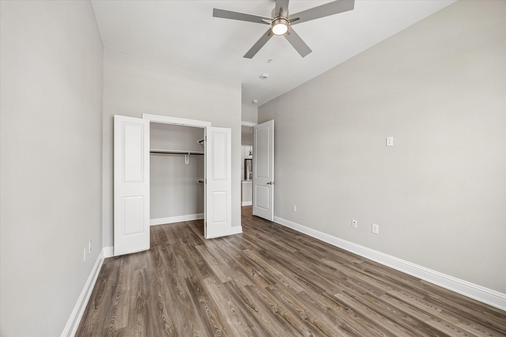 2111 Austin Street - Photo 9