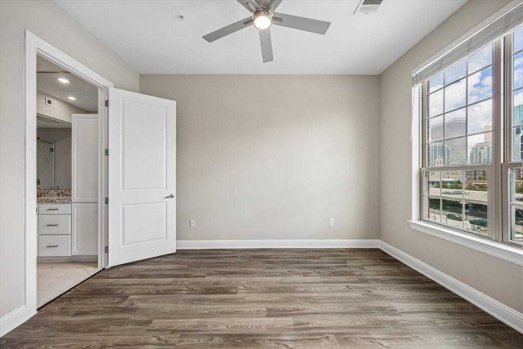 2111 Austin Street - Photo 4