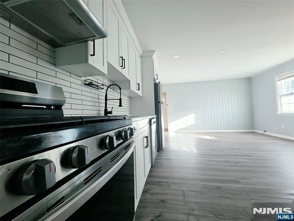 749 Broad - Photo 8