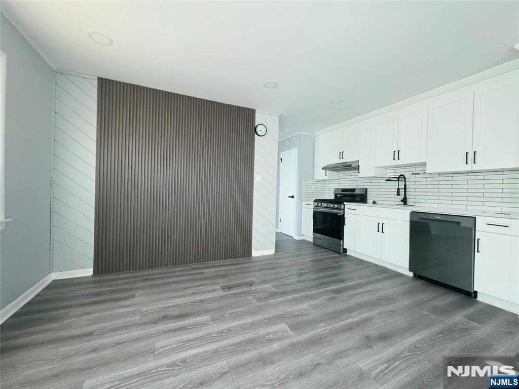 749 Broad - Photo 0