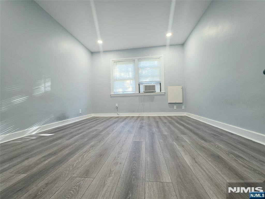 749 Broad - Photo 11