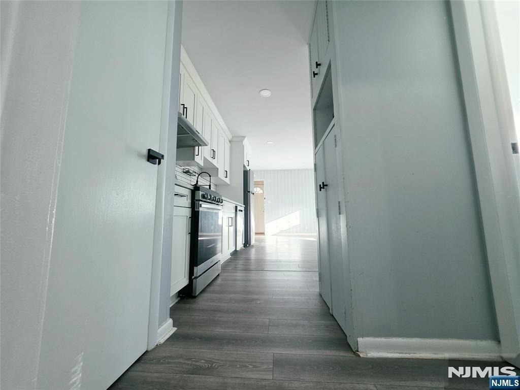 749 Broad - Photo 9