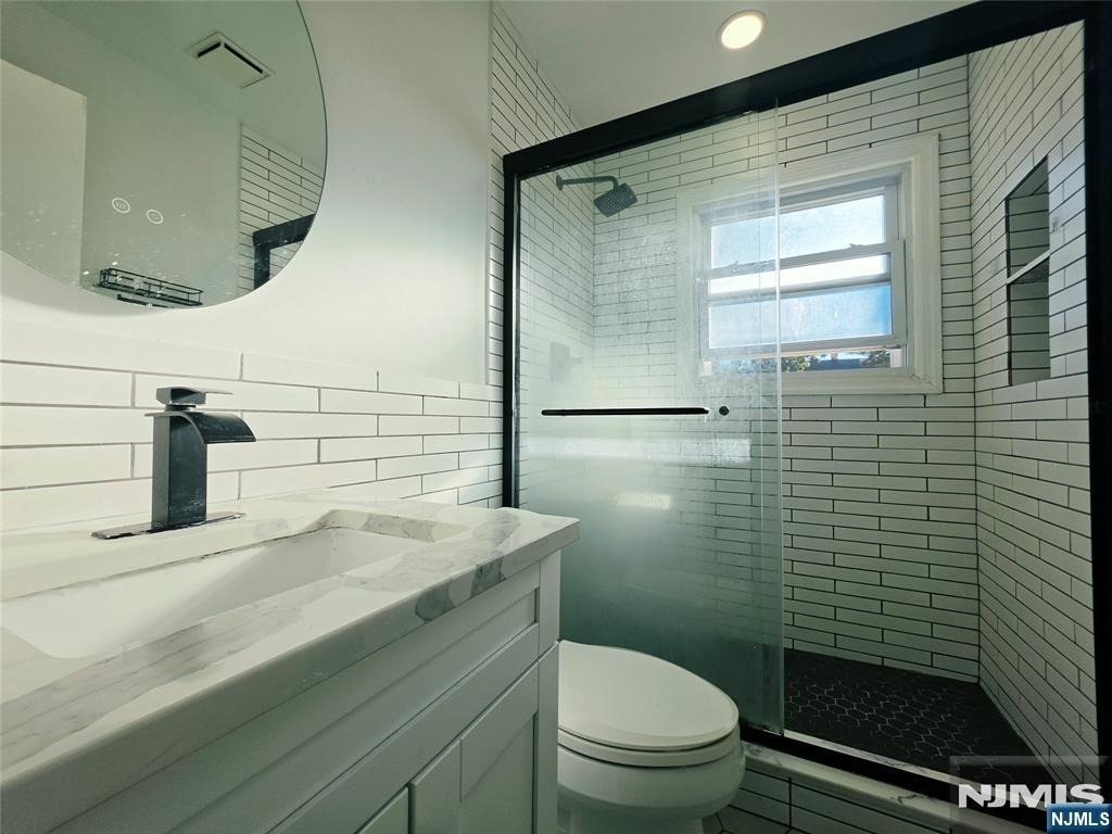 749 Broad - Photo 12